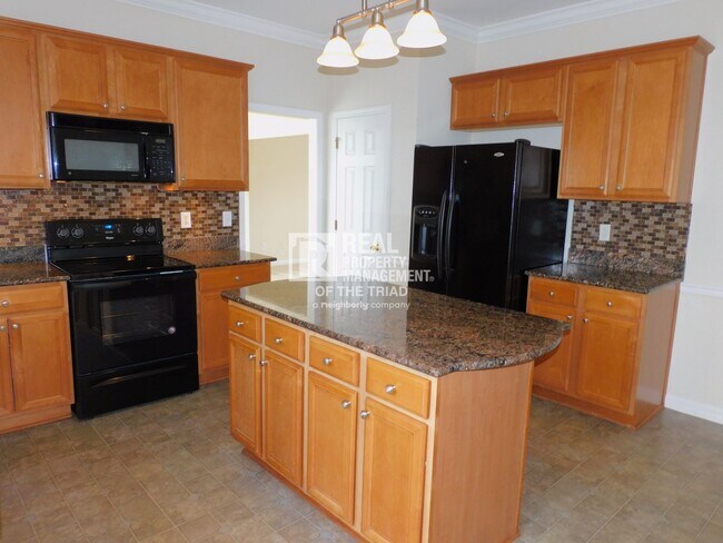 Building Photo - *NW High School* Lovely 4BR/2.5BA Home off...