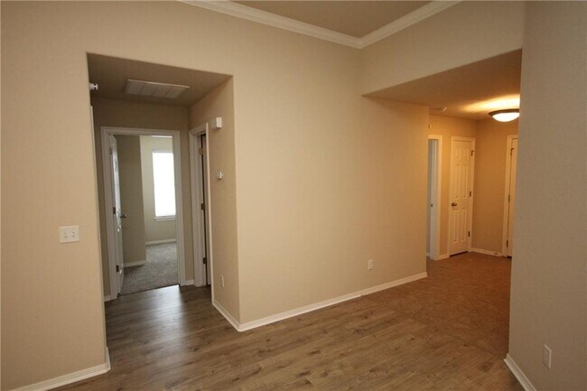 Building Photo - 298 James Dr