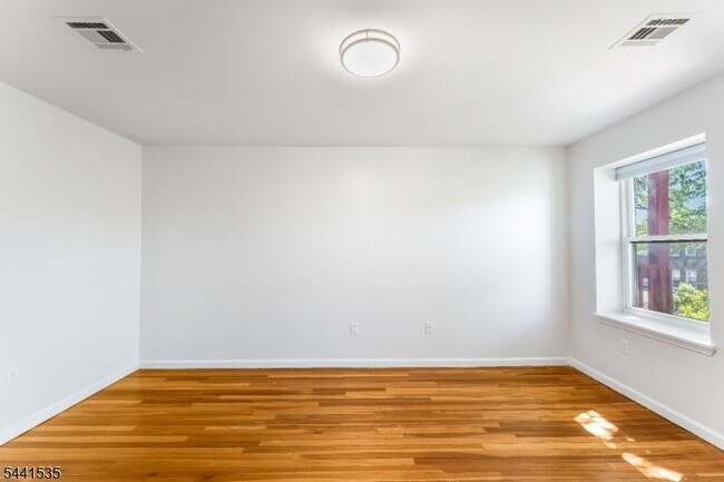 Building Photo - 83 1st St