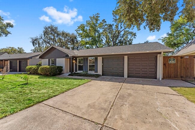 Building Photo - 4135 Hill Oak Dr