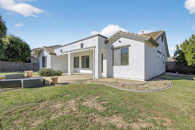 Building Photo - 18711 E Raven Dr