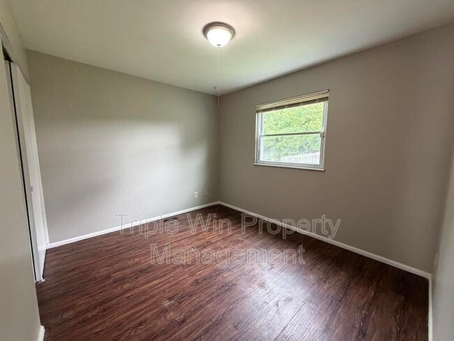 Building Photo - 3015 Matlock Dr