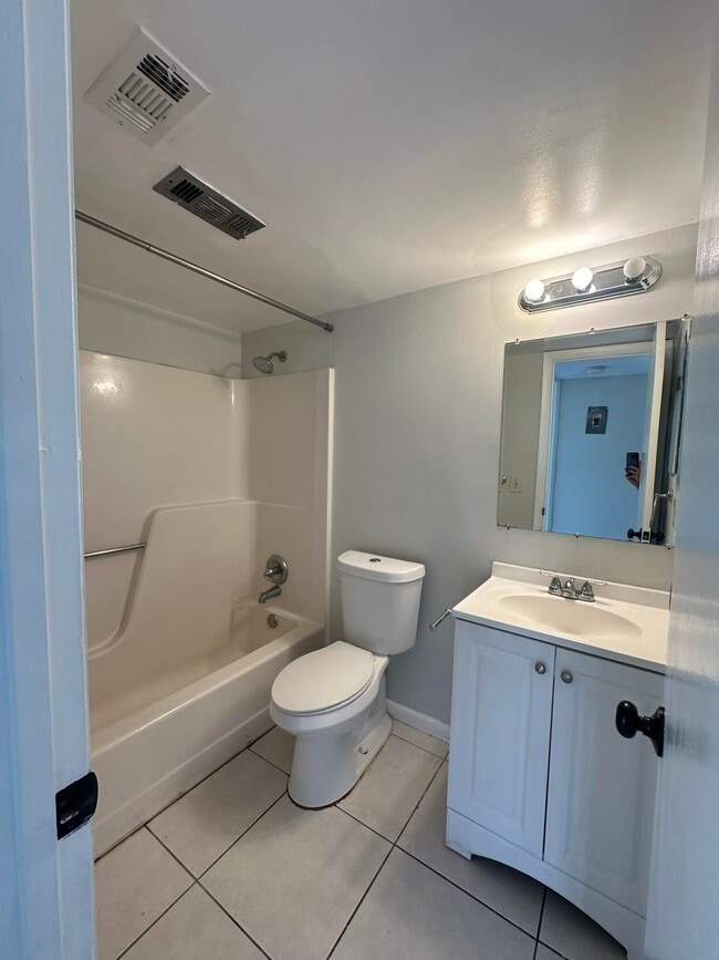 Building Photo - 7101 Golf Colony Ct
