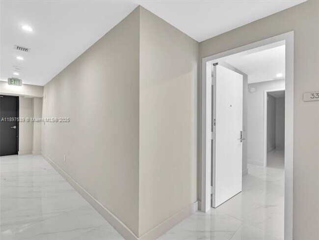 Building Photo - 700 NE 24th St