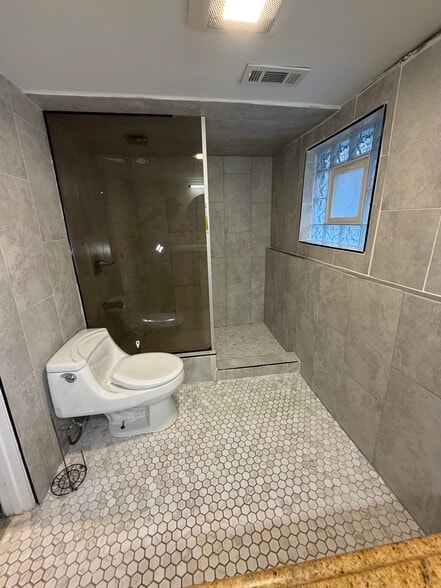 Building Photo - 4123 N Narragansett Ave