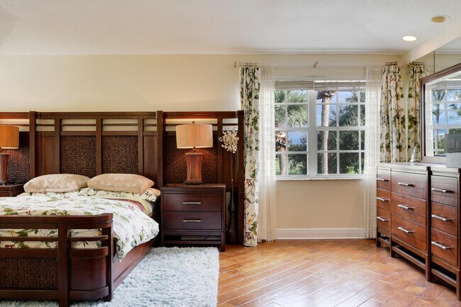 Building Photo - 2070 Chagall Cir