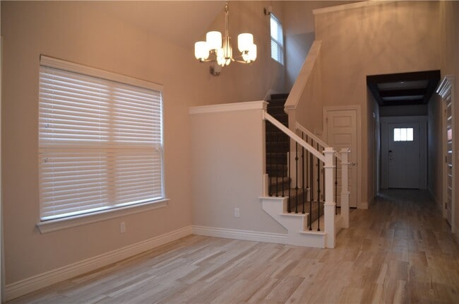 Building Photo - 1710 SW Riverstone Rd