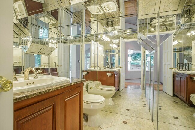 Building Photo - 3 Blackhawk Club Ct