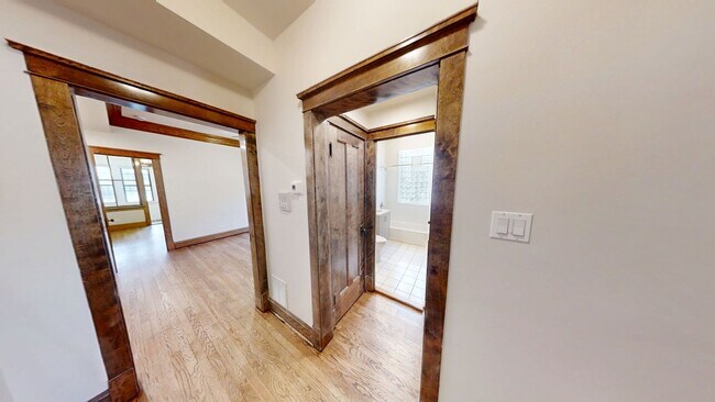 Building Photo - Lakeview Gem: 2 Bed, 1 Bath W/ In-Unit Laundry, D/W, Cent Air, Fireplace, Deck, Parking!