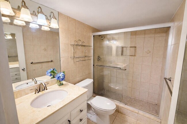 Building Photo - 5300 NE 24th Terrace