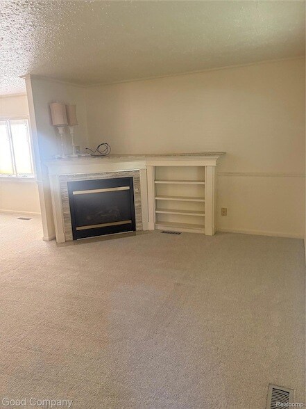 Building Photo - 6284 Woodsdale Dr