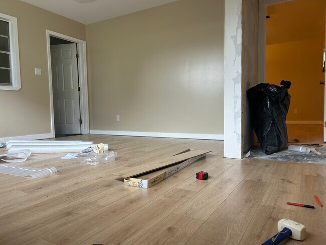 Building Photo - 258 Reynoir St