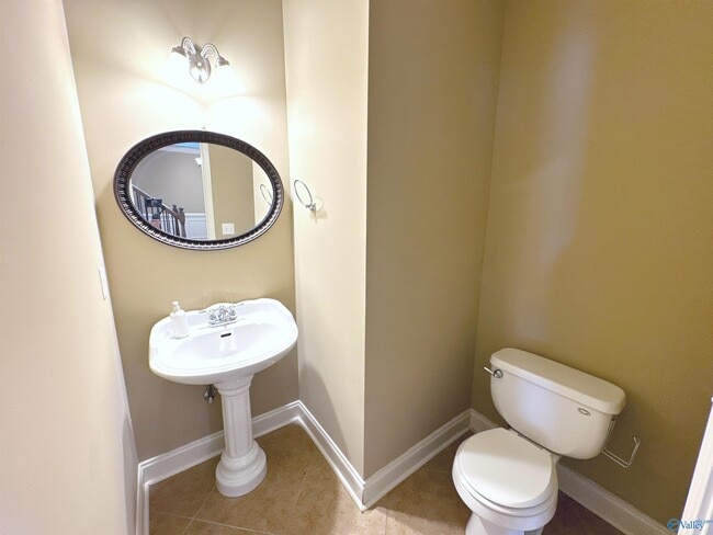 Building Photo - 126 Windridge Way SW