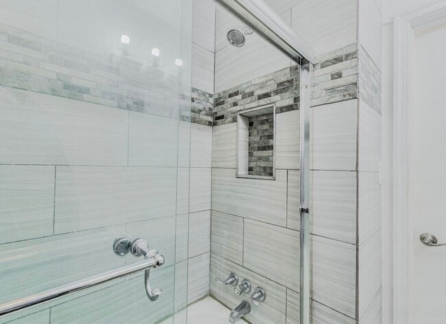 Building Photo - 112 W 34th St