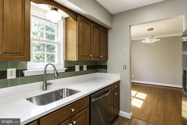 Building Photo - 15025 Timberlake Dr