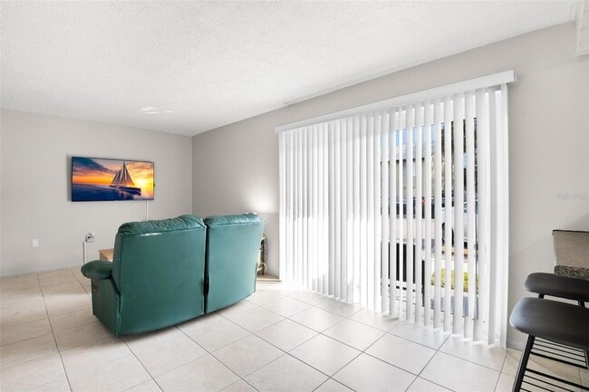 Building Photo - 4215 E Bay Dr