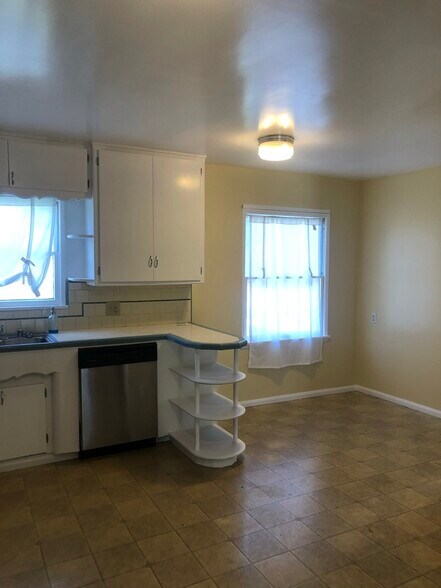 Kitchen - 1564 Alameda St