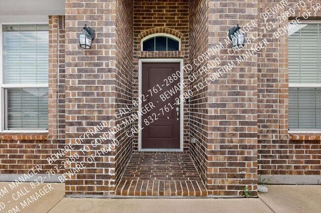 Building Photo - 7811 Links Dr