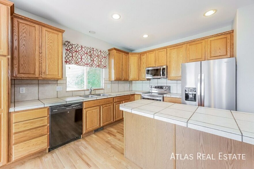 Building Photo - 7045 Wood Lily Dr