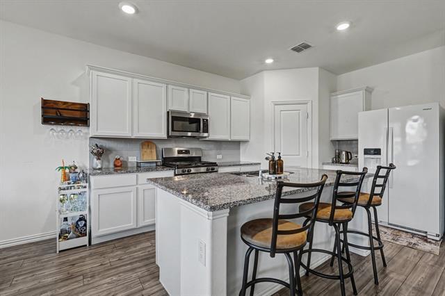 Building Photo - 812 Carmen St