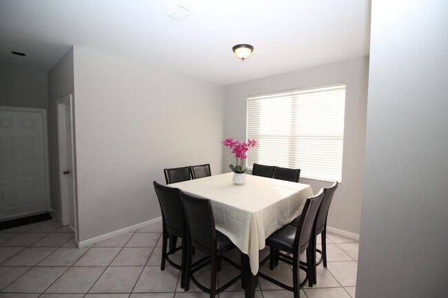 Building Photo - 1396 Banyan Way
