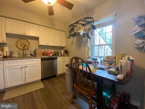 Building Photo - 240 Valley Stream Ln