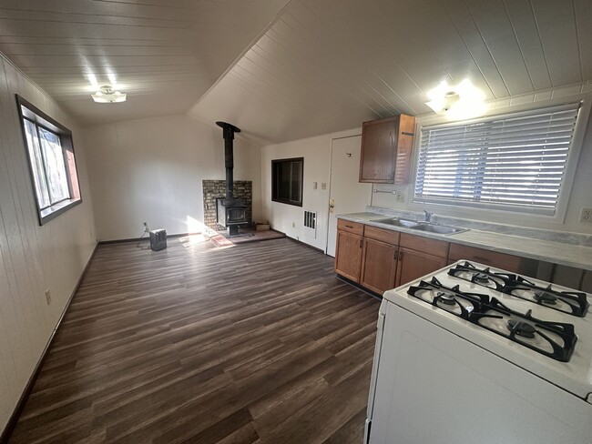 Building Photo - SV T 215