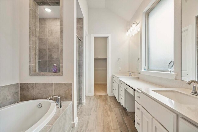 Building Photo - 7310 Camden Crestwood Way