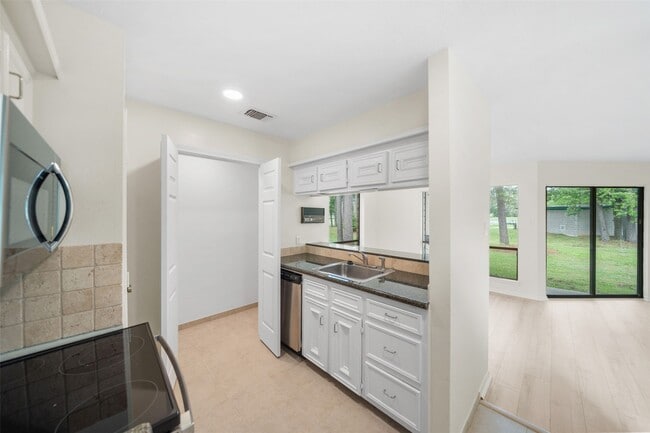 Building Photo - 20271 Sunny Shores Dr