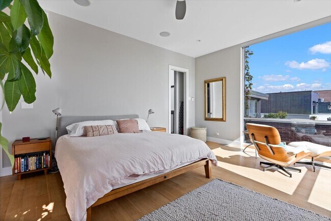 Building Photo - 1823 W Race Ave