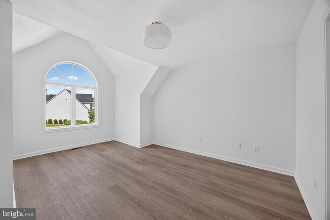 Building Photo - 221 Spring Race Ct