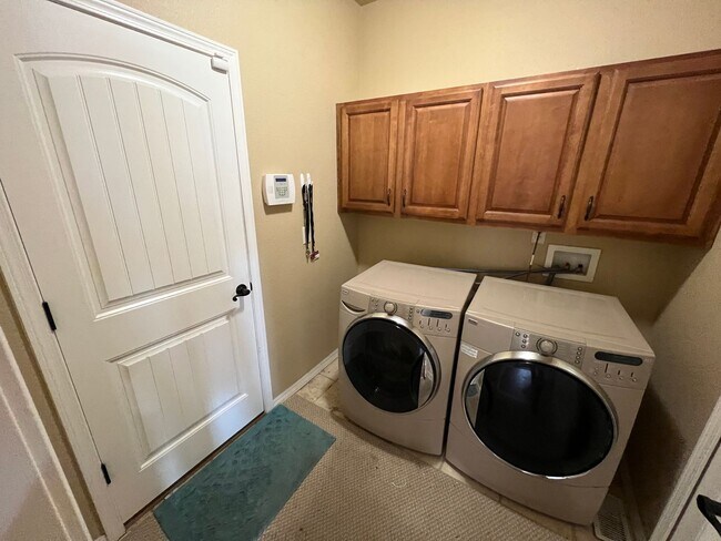 Building Photo - Spacious Ranch Style in Flying Horse with INCREDIBLE VIEWS of Pikes Peak!