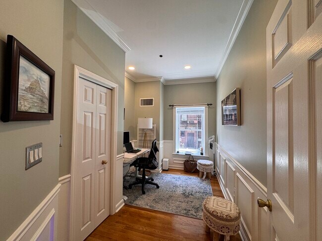 Building Photo - 416 Marlborough St