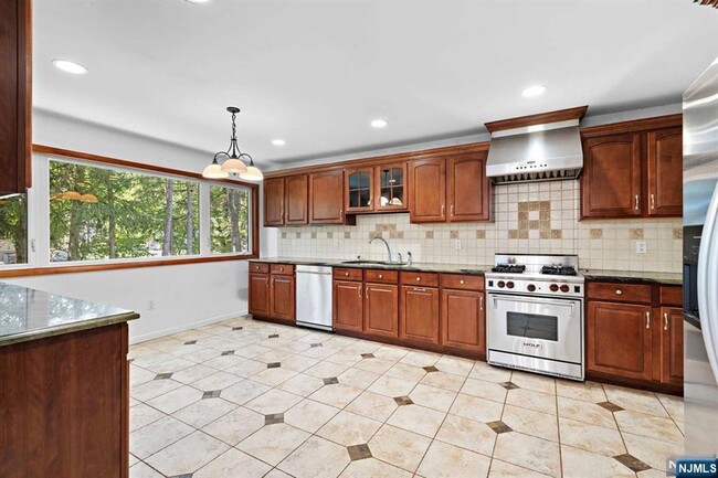 Building Photo - 111 Ramille Ct