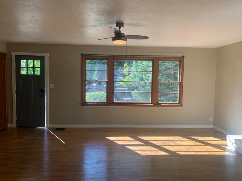 living front door - 944 E 5th Ave