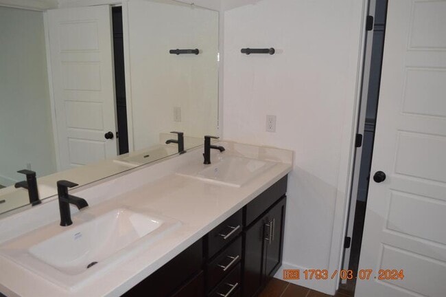 Building Photo - 1663 Thistle Ln