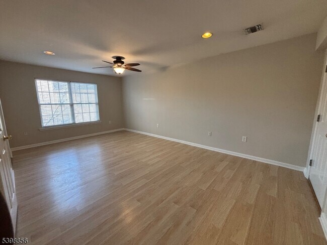 Building Photo - 189 Sunshine Dr