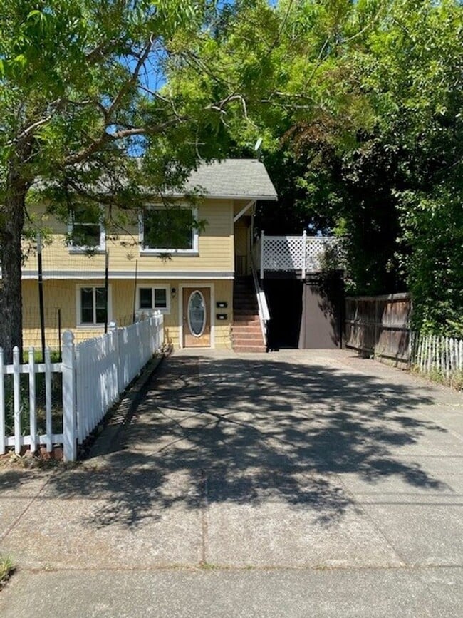 Primary Photo - 171 Alida St