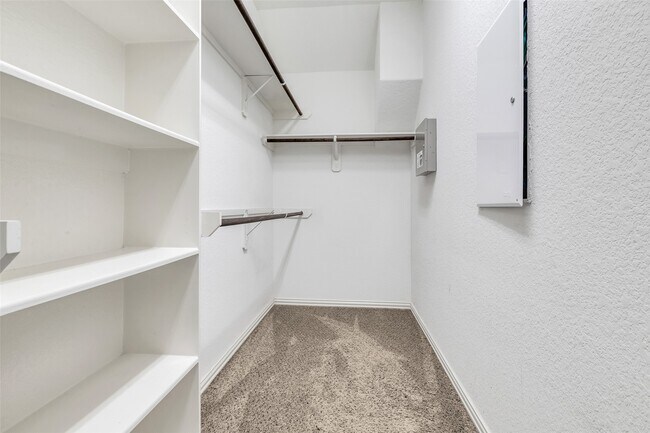 Building Photo - 9023 S Comanche Cir