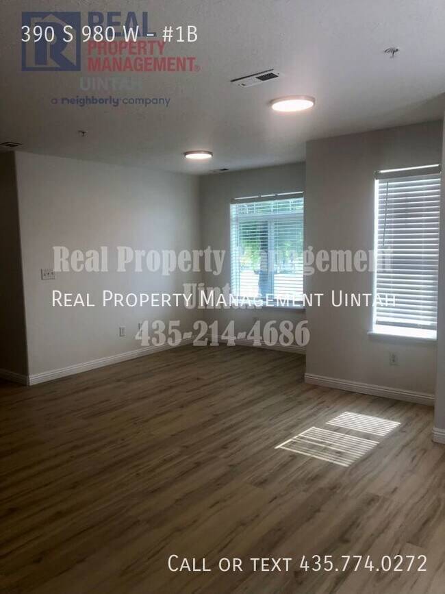 Building Photo - 390 980