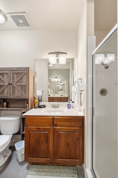 Building Photo - 225 N Country Ln