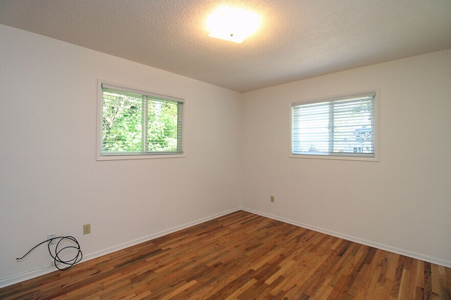 Building Photo - 6024-6024 NE Milton St