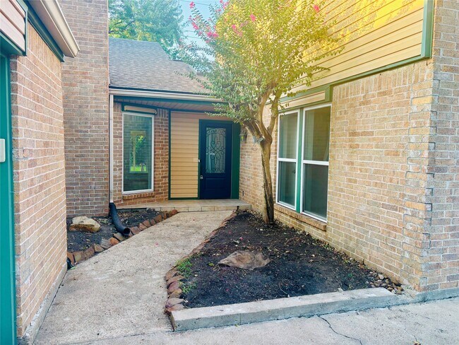 Building Photo - 9006 Donys Dr