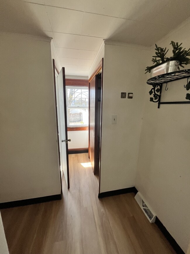 Building Photo - 239 Poplar St