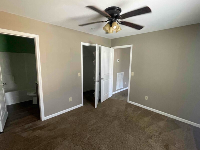 Building Photo - 206 Maple Dr