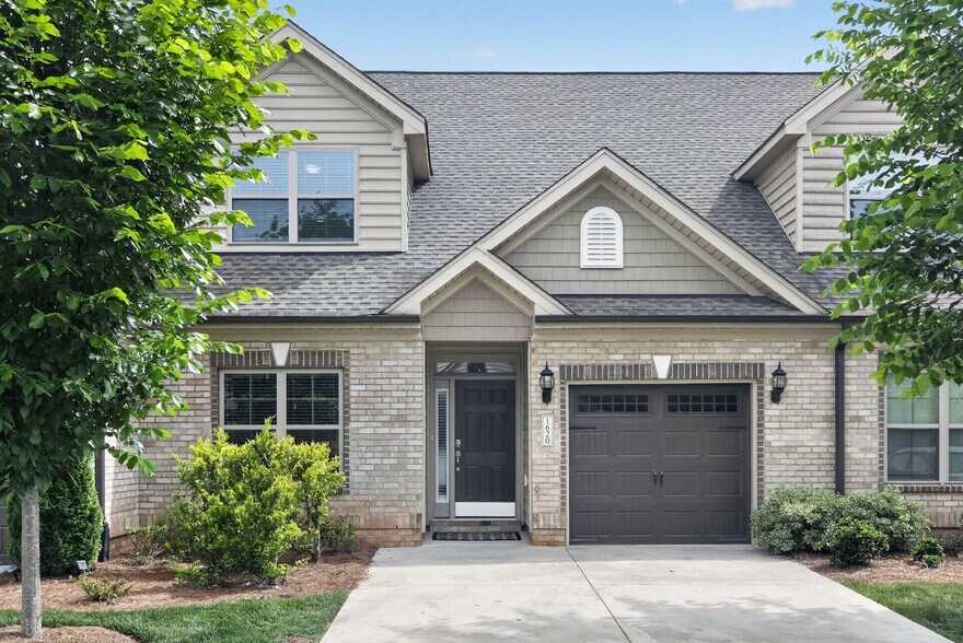 Building Photo - 1620 Cedar Hill Way