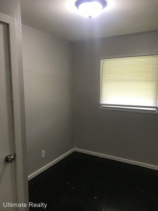 Building Photo - 3 br, 1 bath House - 419 Macdougall Dr.