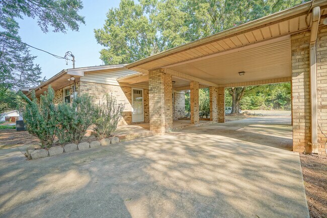 Building Photo - 246 Acorn Acres Rd