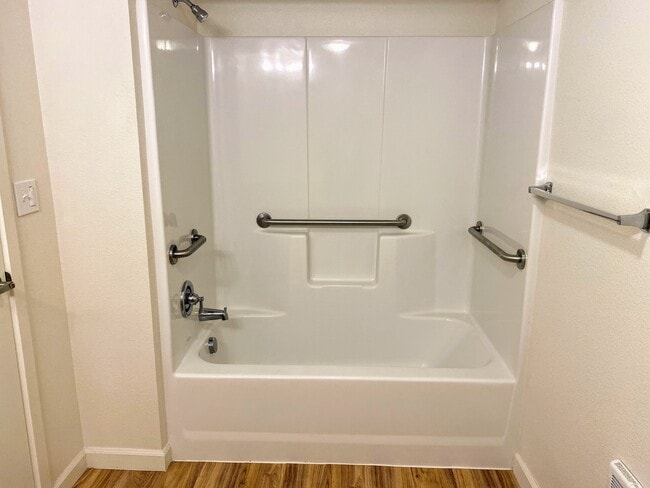 Tub/Shower - Pacific Rim Apartments