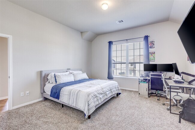 Building Photo - 22103 Regal Heights Dr